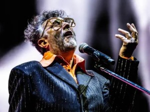Homenaje de la UNR: Fito Páez recibe el título de Doctor Honoris Causa