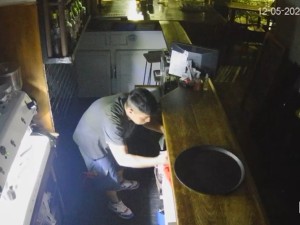 Robo en un bar: rompió la vidriera a piedrazos y lo detuvieron a una cuadra