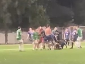 Una falta desató un violento enfrentamiento en un torneo de fútbol amateur