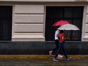 Emiten alerta amarilla por tormentas para la madrugada y la mañana de este sábado
