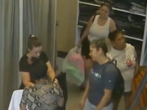 Tres mujeres simularon ser clientas y robaron en un local de ropa