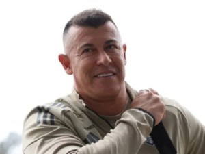 Almirón ya está en Rosario y este lunes inicia su etapa como DT canalla