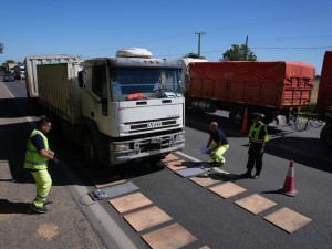 Santa Fe endurece el control sobre camiones: multas más altas por exceso de carga