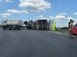 Volcó un camión en la Autopista Rosario–Santa Fe: tránsito cortado a la altura de San Lorenzo