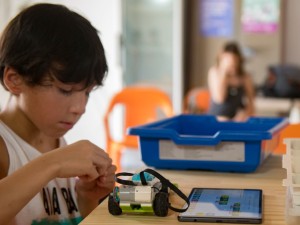 Verano tecnológico: abren inscripciones a los talleres gratuitos de robótica para niñas y niños