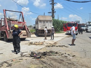 Rosario: Violento choque entre dos camiones y rescate aéreo en Circunvalación y Uriburu