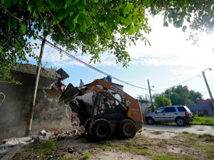 Derribaron un búnker de venta de drogas en barrio La Bombacha