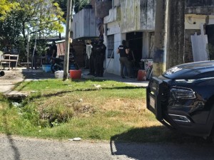 Allanaron dos viviendas por venta de drogas y detuvieron a tres personas