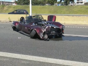 Siniestro vial en Circunvalación y Uriburu: un auto perdió el control y chocó contra el guardarrail