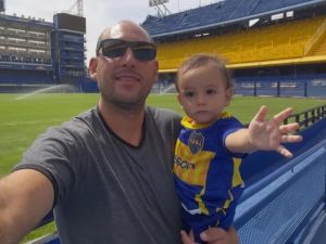Un niño de dos años recibió un diagnóstico de cáncer durante sus vacaciones en Brasil