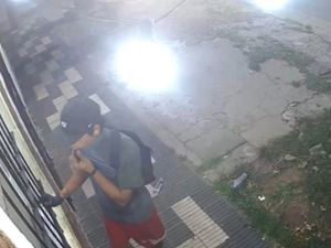 Fingió estar armado y se llevó la recaudación de un kiosco