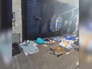 Violento robo en un local de indumentaria: amenazó con un cuchillo a tres empleados
