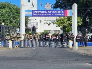Policías de Santa Fe: a la espera de definiciones