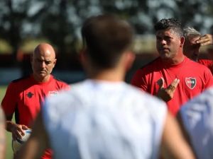 Newell´s visita a Deportivo Riestra con el peso de la tabla y la necesidad de ganar