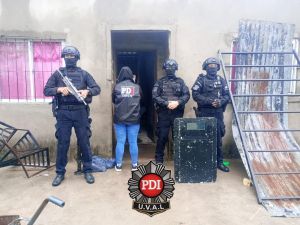 Villa Gobernador Gálvez: allanamientos con dos jóvenes aprehendidos y secuestro de cocaína y arma de fuego