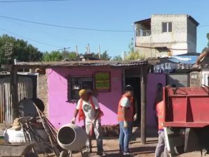 El municipio brindó ayuda a la familia que perdió el techo de su casa durante el temporal