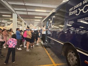 Realizan controles oftalmológicos gratuitos y entregan los lentes en el día