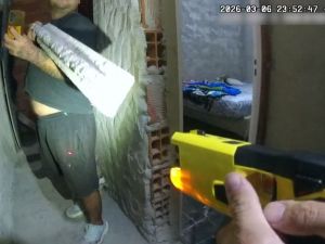 Utilizaron una pistola Taser para reducir a un agresor en un caso de violencia de género