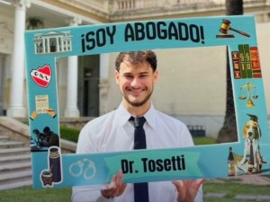 Abogado en tiempo récord, un joven rosarino se recibió en tres años