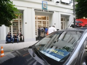 Escándalo en la AFA: hallan 45 autos de alta gama y 7 motos en allanamiento