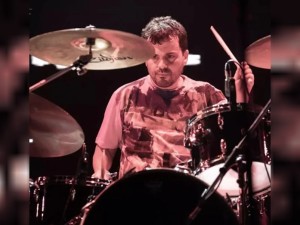 Baterista de Don Osvaldo provoca alarma en aeropuerto de Mendoza con amenaza de bomba