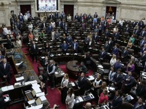 Se define hoy el futuro de la reforma laboral en diputados con un ajustado apoyo para el oficialismo y cambios en el texto