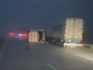 Intensa tormenta en Rosario y la zona: camiones volcados y rutas cortadas entre Armstrong y Tortugas