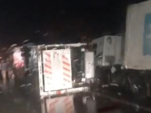 Intensa tormenta en Rosario y la zona: camiones volcados y rutas cortadas entre Armstrong y Tortugas