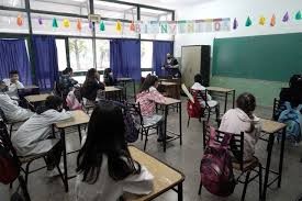 Educación en Rosario: aumenta la asistencia escolar, pero menos jóvenes terminan el secundario