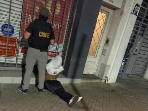 Capturaron a dos jóvenes vinculados a “Los Menores” y al atacante del supermercado en barrio La Sexta