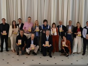 El Gobierno oficializó subas salariales para funcionarios, sin incluir al Presidente ni la Vice