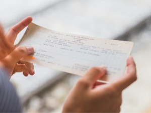 Encuesta de Unión Industrial Argentina revela que el 47% de las empresas enfrenta dificultades para cumplir con sus pagos y los cheques rebotados aumentaron un 40%