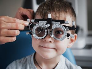 Miopía en niños: proyectan que el 40% será miope para 2050 por el uso excesivo de pantallas