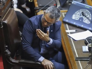 Asumen los diputados electos mientras el Ejecutivo impulsa la aprobación rápida del Presupuesto