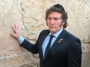 Javier Milei repudió el atentado perpetrado en una playa de Australia