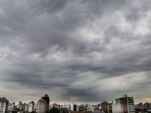 Tiempo en Rosario: Nochebuena bajo alerta por tormentas y con mucho calor