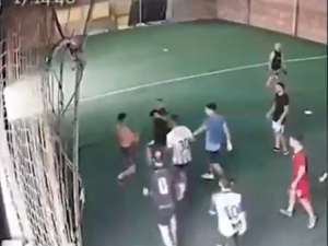 Darío "Chipi" Gandín a las piñas en un partido