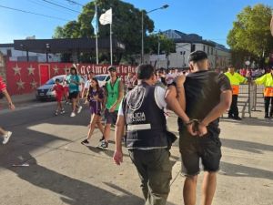 Más de 40 trapitos demorados en operativos en las canchas de River, Huracán y Vélez