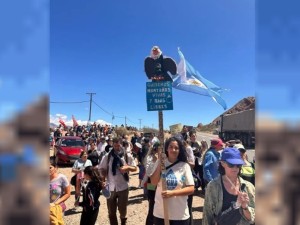 Masiva movilización en Mendoza rechaza el proyecto minero apoyado por Milei: “El agua no se negocia”